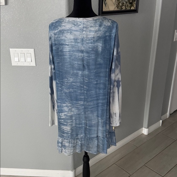 Gorgeous Blue Top!! - Picture 4 of 6